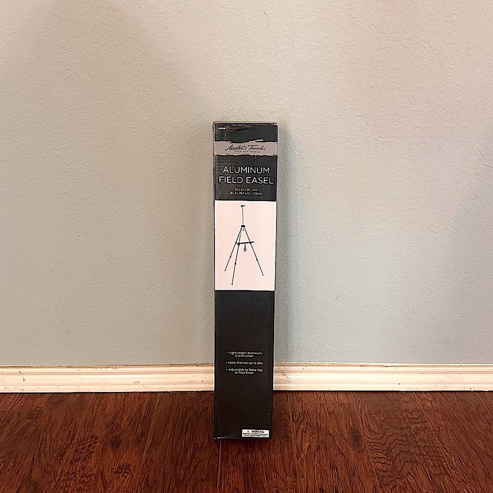 A brand new aluminum field easel
